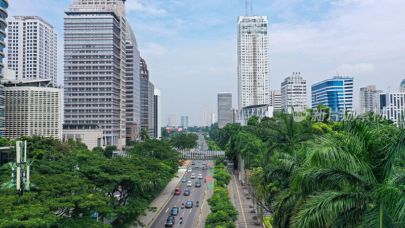 雅加达高速公路的鸟瞰图，白天，Jendral Sudirman路上交通繁忙